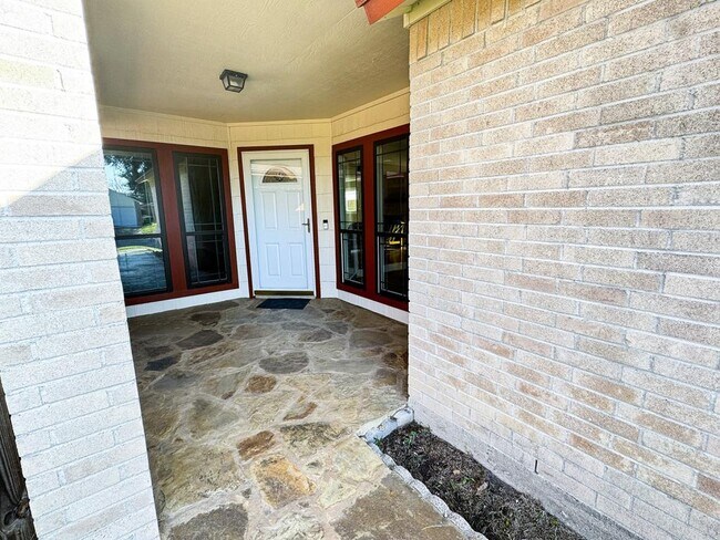Building Photo - 114 Waterford Dr