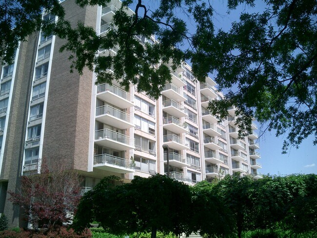 Main Exterior - 1425 4th St SW