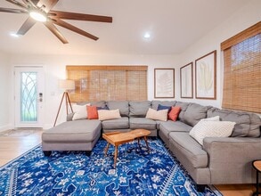 Building Photo - 418 N Palmway