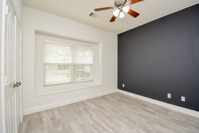 Foto del edificio - 7519 Muley Ln