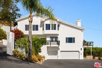 Building Photo - 21630 Saddle Peak Rd
