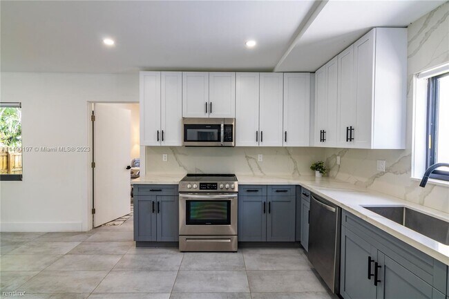 Foto del edificio - 3 br, 2 bath House - 2101 SW 21st St