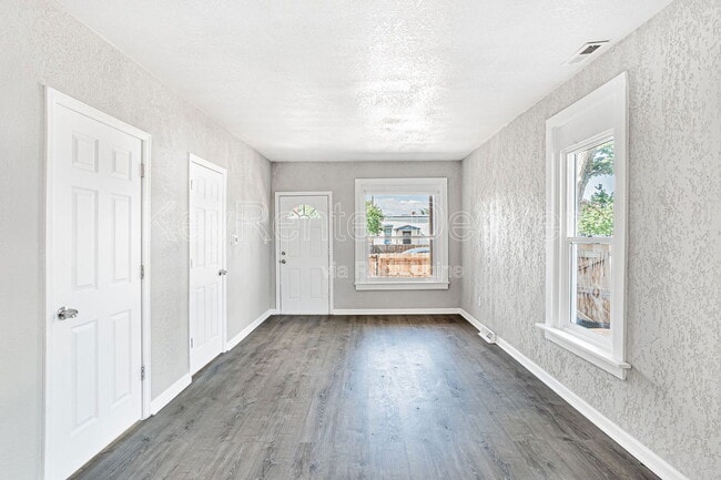 Building Photo - 4768 Vine St