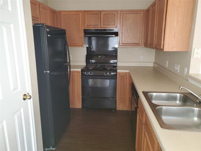 Foto del edificio - 13704 Harris Ridge Blvd