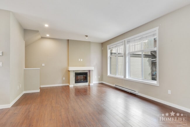 Building Photo - 3 Bedroom + Den Townhome in Panorama Woods at Sullivan Station