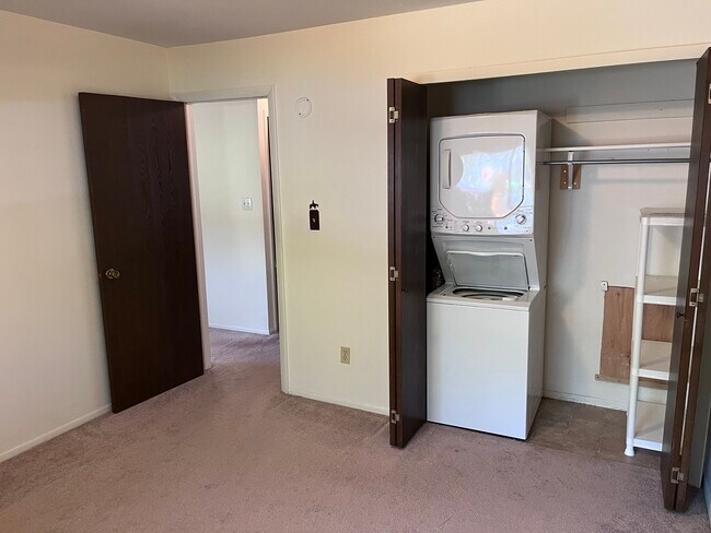 Foto del edificio - 2600 Parklake Ct