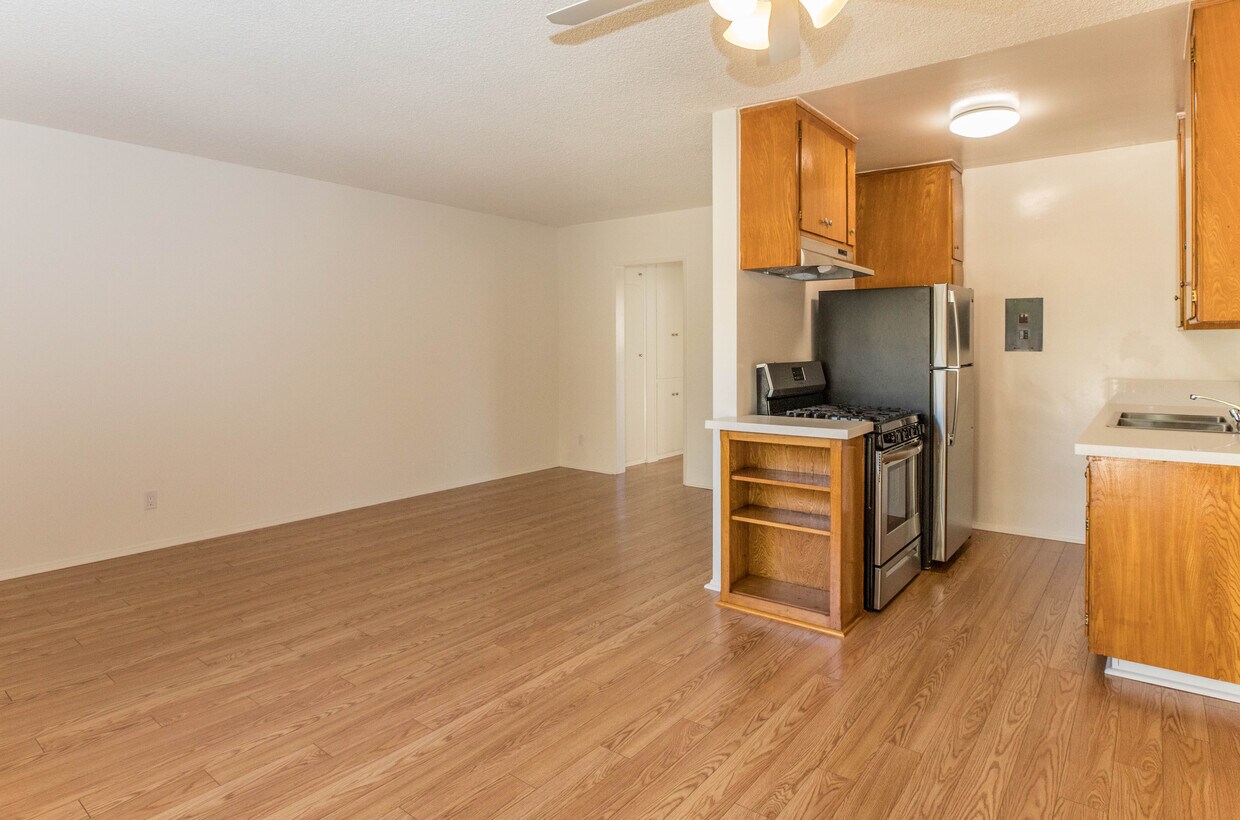 Foto principal - 12540 Pacific Ave