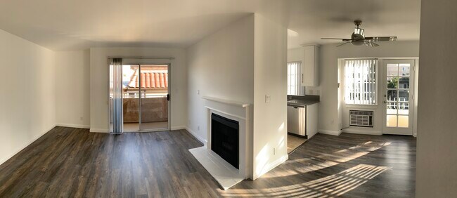 Building Photo - 3724 S Bentley Ave