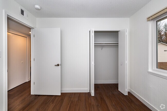 3 habitaciones, 1 baño, 900 pies cuadrados, dormitorio 3 - The Preserve at St James Court