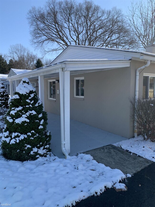 Building Photo - 2 br, 1 bath House - 491 West Kanawha Avenue