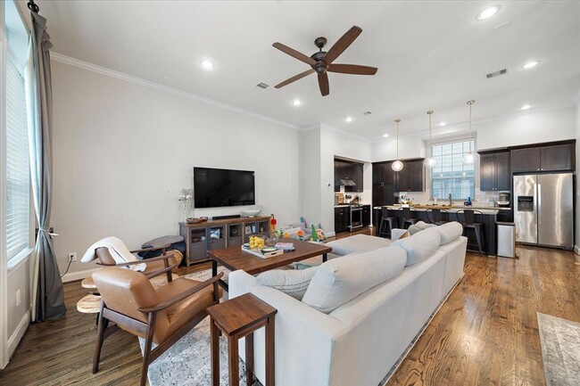 Foto del edificio - 1030 W 26th St