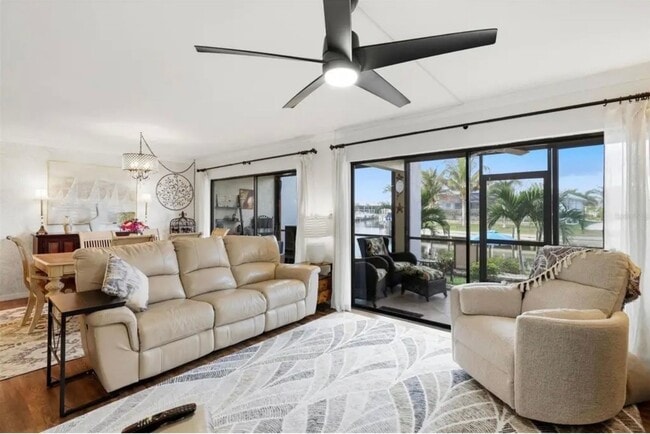 Building Photo - Waterfront Townhome in Punta Gorda