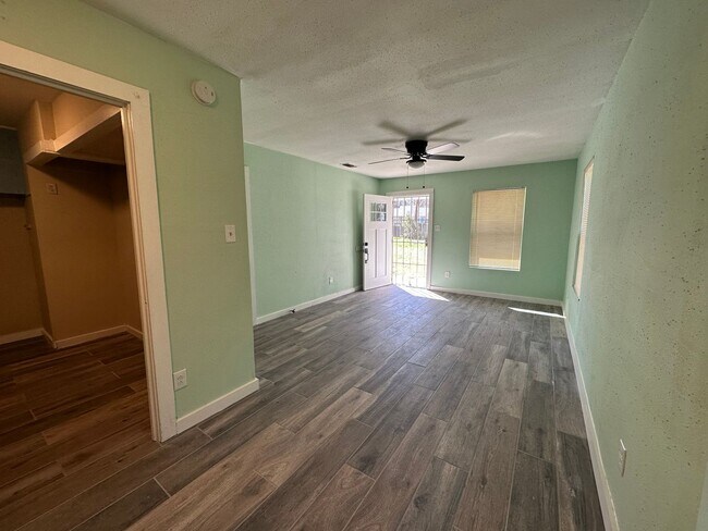 Building Photo - Beautifully Remodeled 2 Bedroom