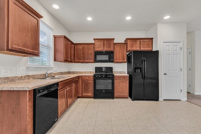 Building Photo - 535 Twisted Oaks Ln