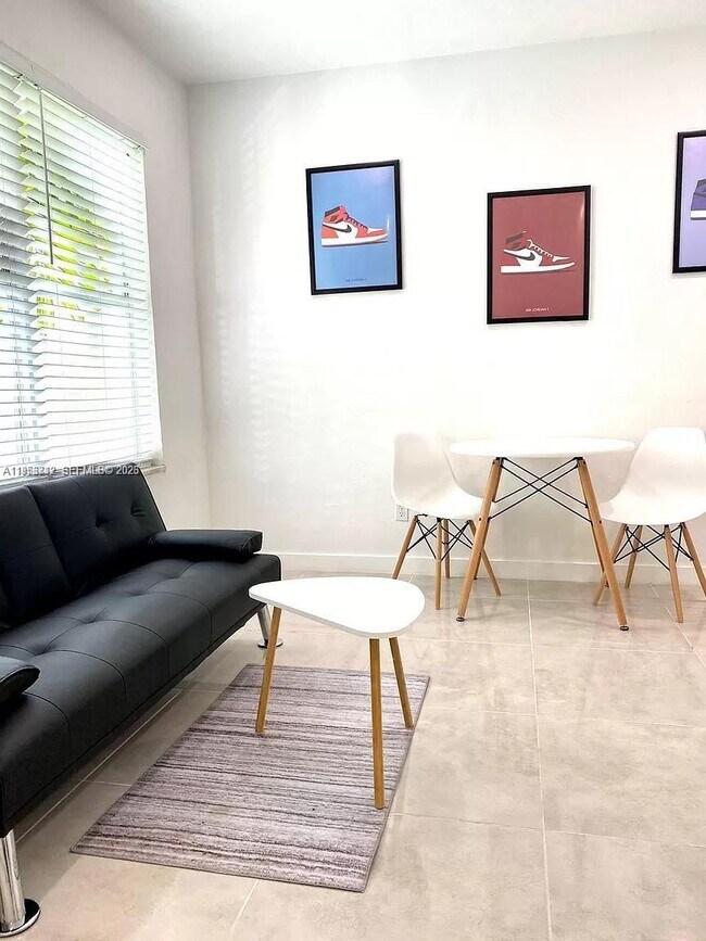 Foto del edificio - 319 W 28th St