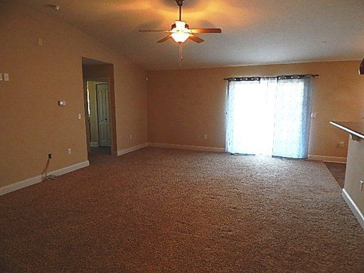 Building Photo - SILVER SPRINGS ESTATES