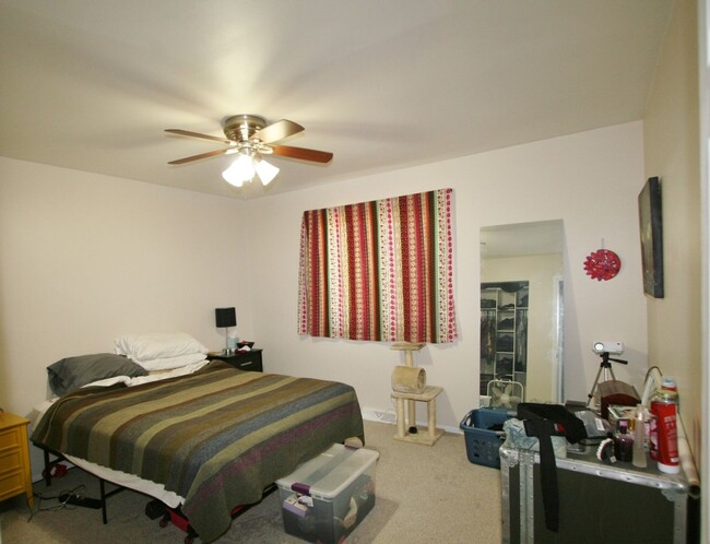 Building Photo - 4 Bedroom with HUGE shaded back deck, HUGE...