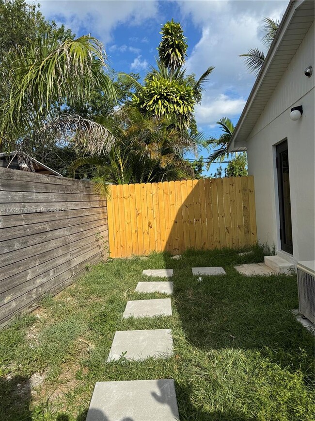 Building Photo - 15831 SW 106th Ave