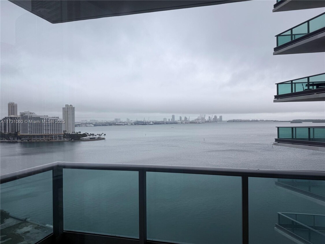 Foto principal - 1331 Brickell Bay Dr