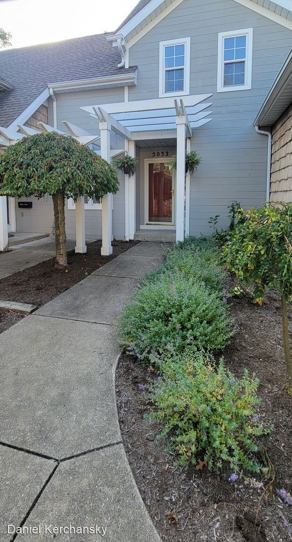Building Photo - 2 br, 2.5 bath House - 5032 W Oakridge Cir...