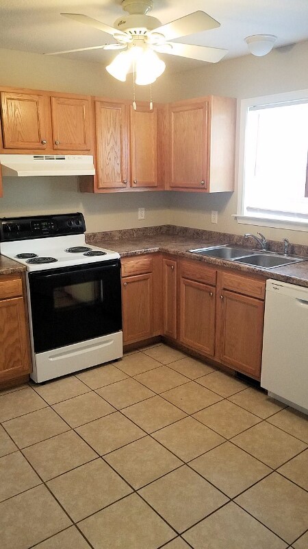 Foto del edificio - 3980 Howard Gap Rd