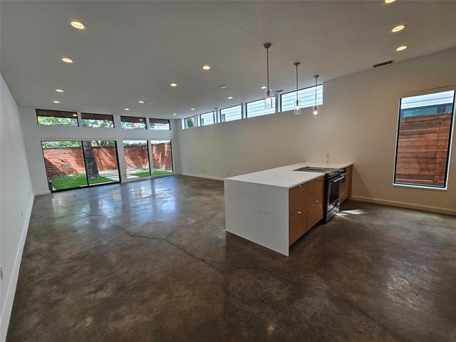 Building Photo - 4215 Roseland Ave