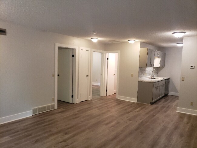 Building Photo - 4055 S Thornapple Hollow