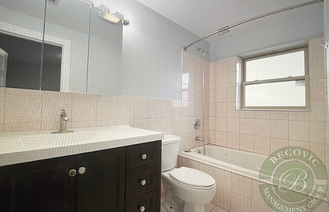 Foto del edificio - 7363 N Ashland Blvd