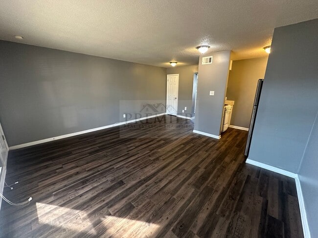 Foto del edificio - Updated 1 bed / 1 bath apartment - 60 West...