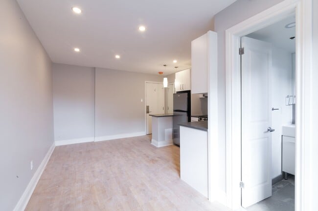 Building Photo - 25 Av. des Pins
