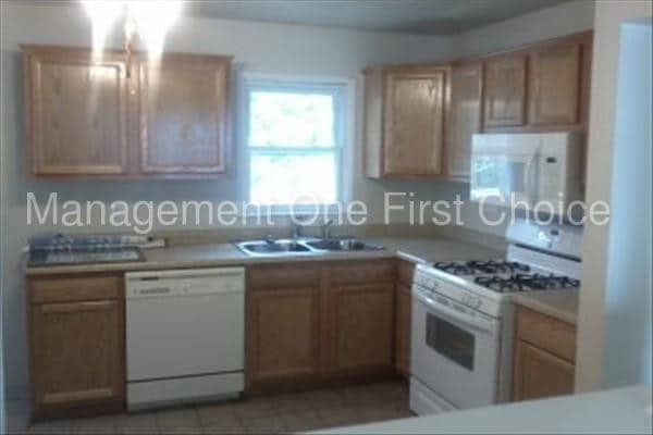 Building Photo - Bellevue Ranch Home