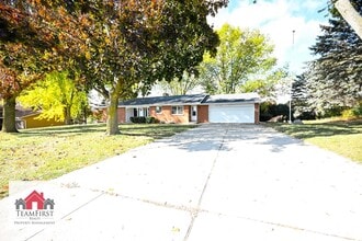 Building Photo - 2790 S Ridge Rd