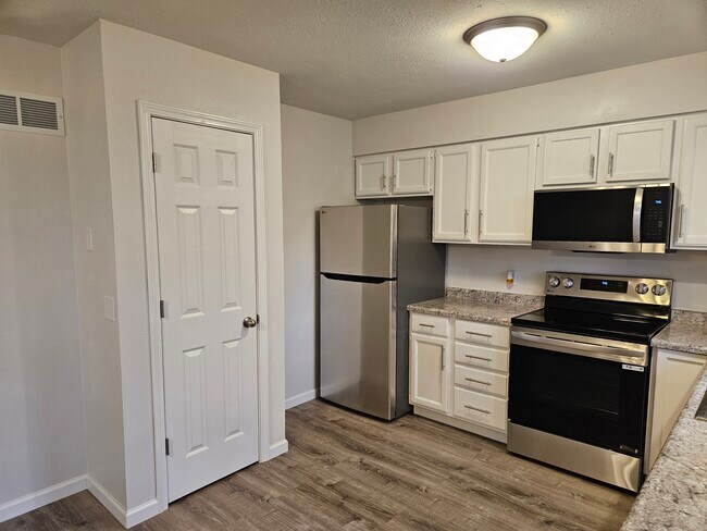 Cocina (foto 1 de 2) - 923 Norwood Rd