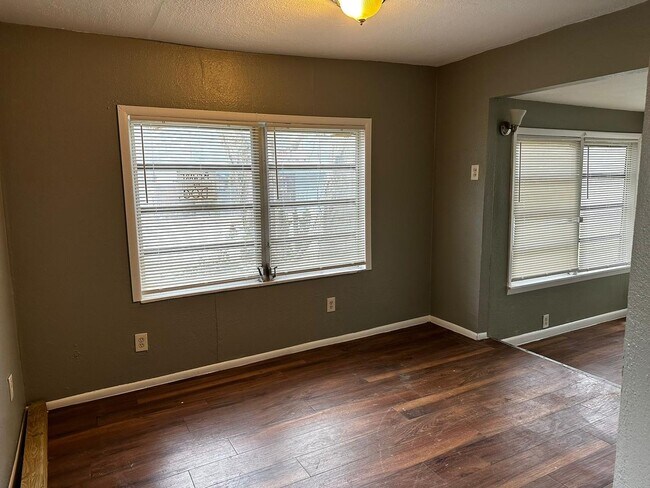 Building Photo - 3/1 House close to Busch Gardens & USF