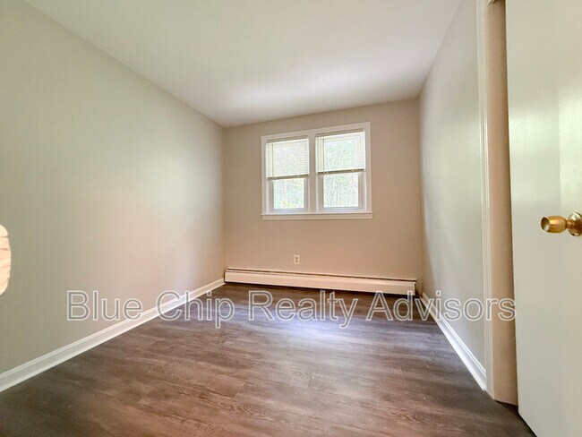 Building Photo - 7 Meisner Cir