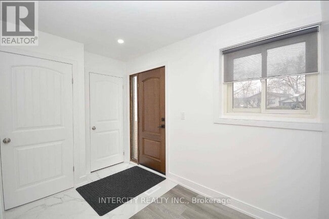 Building Photo - 288 Archdekin Dr