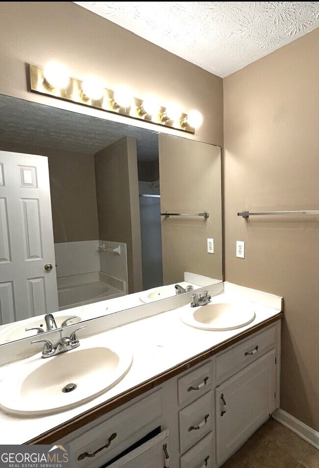 Foto del edificio - 4034 Robin Cir