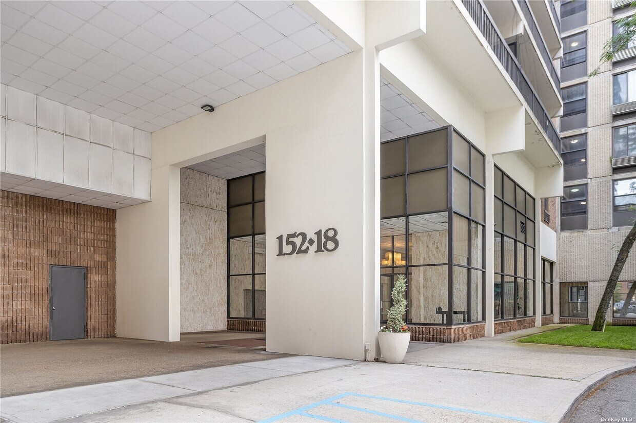 15218 Union Tpke, Kew Garden Hills, NY 11367 House Rental in Kew