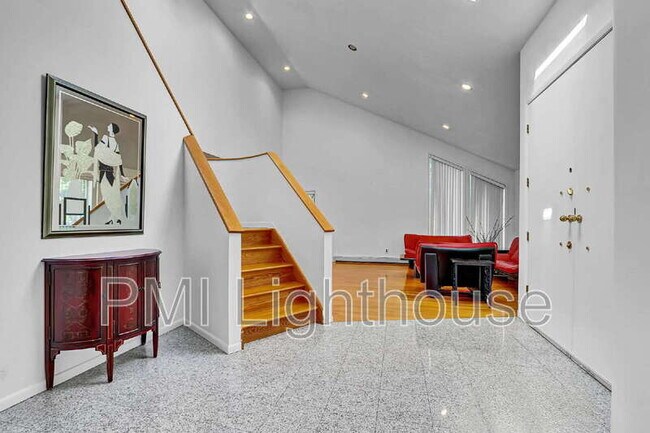 Foto del edificio - 2 Carlyle Dr