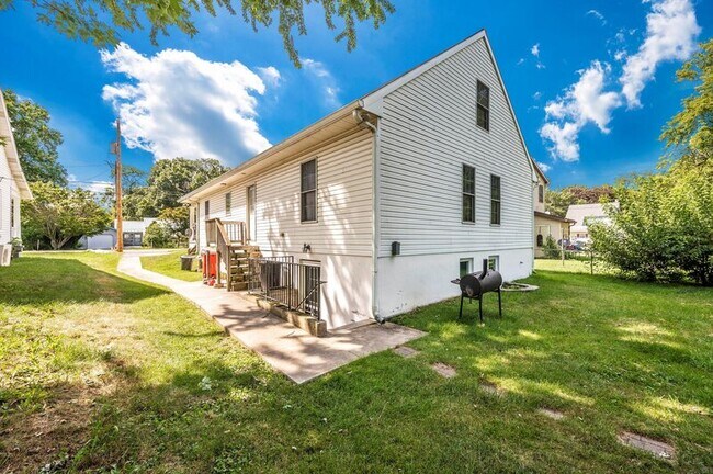 Building Photo - 952 Linwood Rd