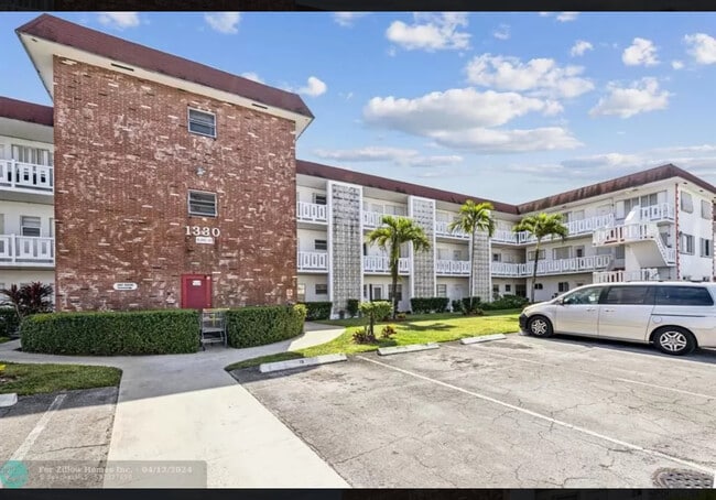 Building Photo - 1330 NW 43rd Ave