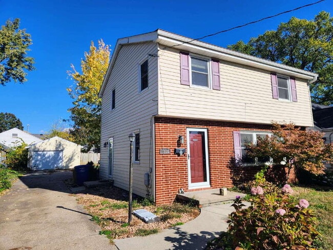 Building Photo - 5513 Forest Ave