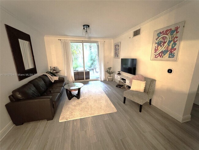 Foto del edificio - 17125 N Bay Rd