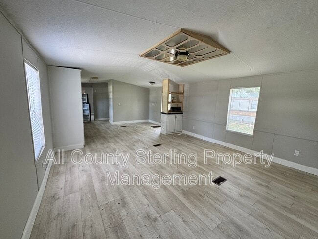 Building Photo - 108 SW Piston Glen