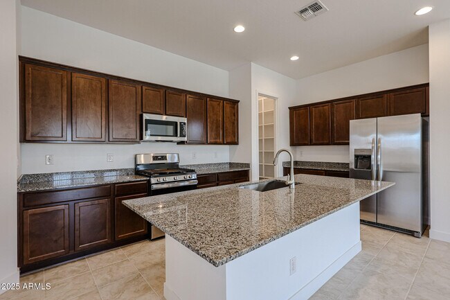 Foto del edificio - 25069 N 76th Dr
