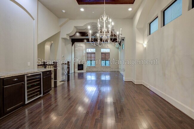 Building Photo - 1809 W 24th St