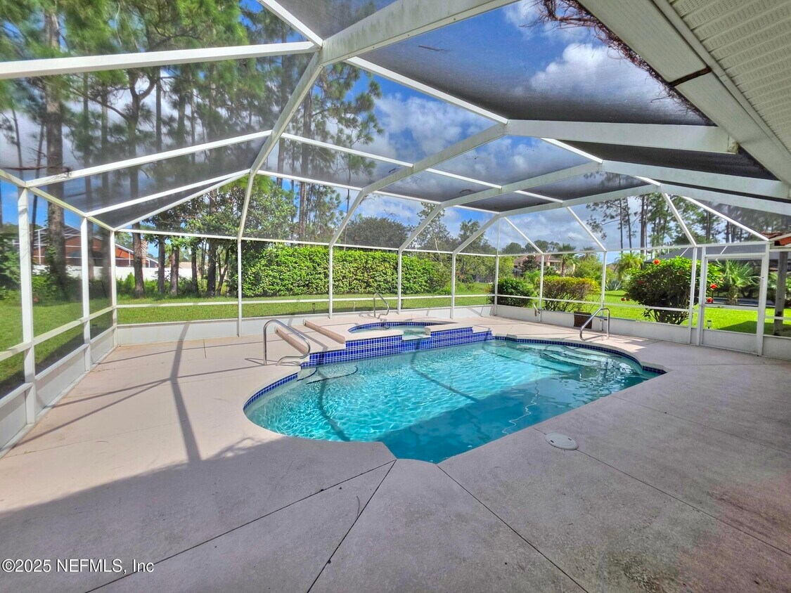 Foto principal - 13 Edgewater Dr