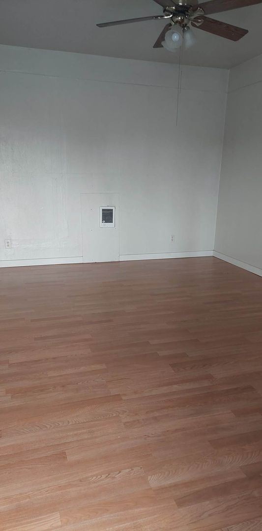 Building Photo - 1 br, 1 bath House - 423 S County Road