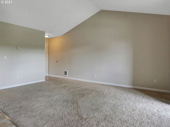 Building Photo - Sunny 2bdrm/2bath Condo in South Beaverton...