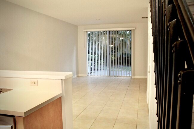 Building Photo - 3733 Sonoma Dr